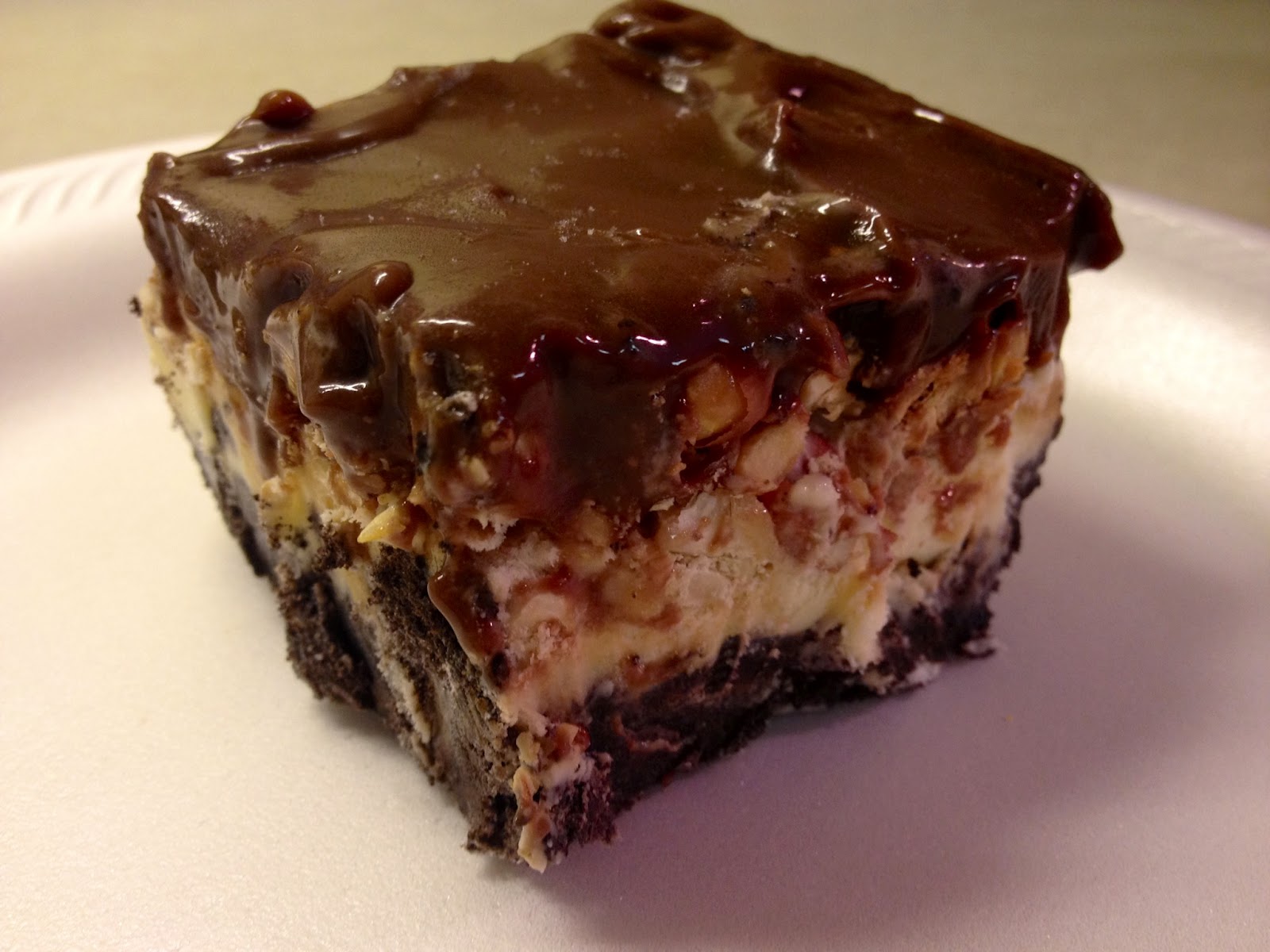 Buster bar dessert recipe oreos Crush oreos and add melted butter. Spread in a 9×13 cake pan. Refrigerate. When oreo crust is set, spread softened ice cream on top. Freeze until ice cream is firm. Top with chocolate mixture and peanuts. Freeze overnight. Notes: Original recipe says to layer the peanuts between the oreo crust and the ice .